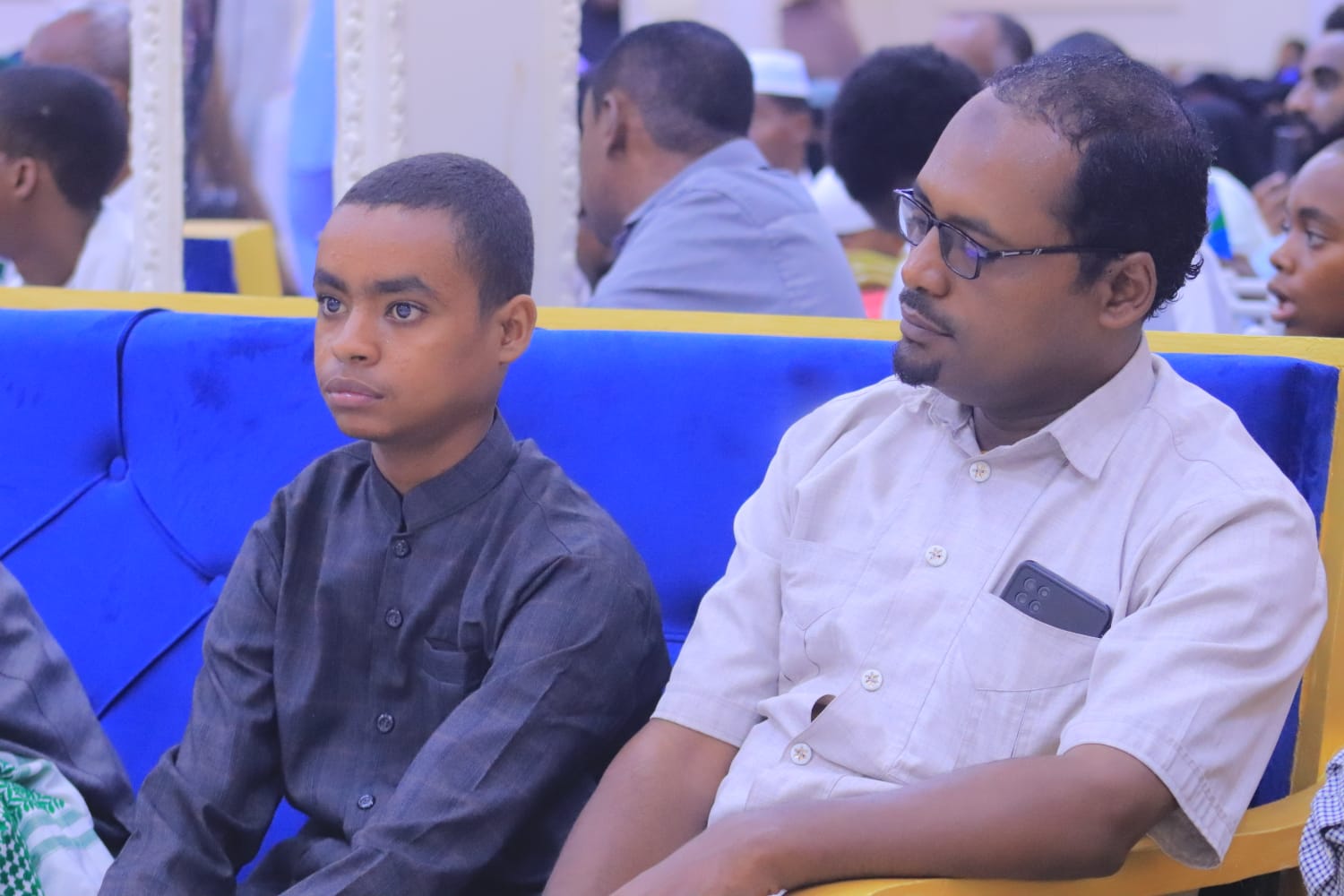 طلاب خلال نشاط